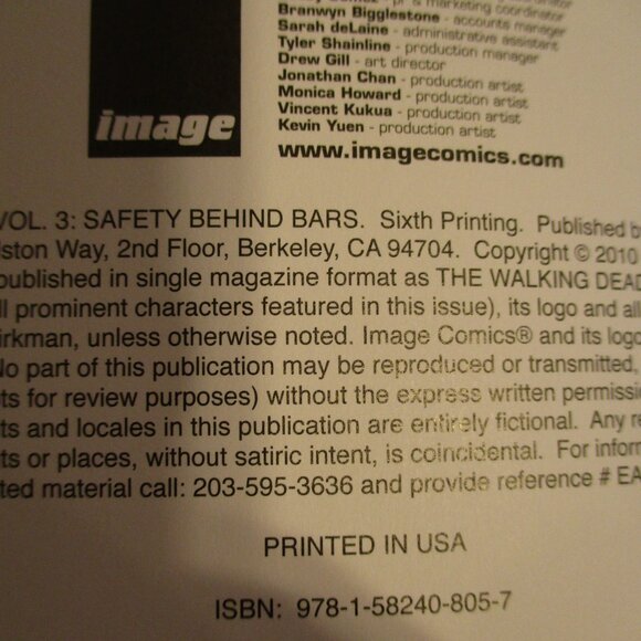 Walking Dead TPB Volume 3 Black White Purple Death Zombie Fighting Comic Book - Picture 8 of 12